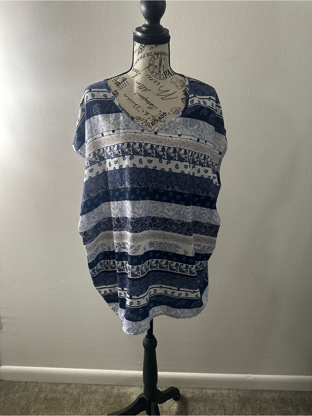 CJ Banks Blue & White Paisley Boho V-Neck Top Plus Size 1X